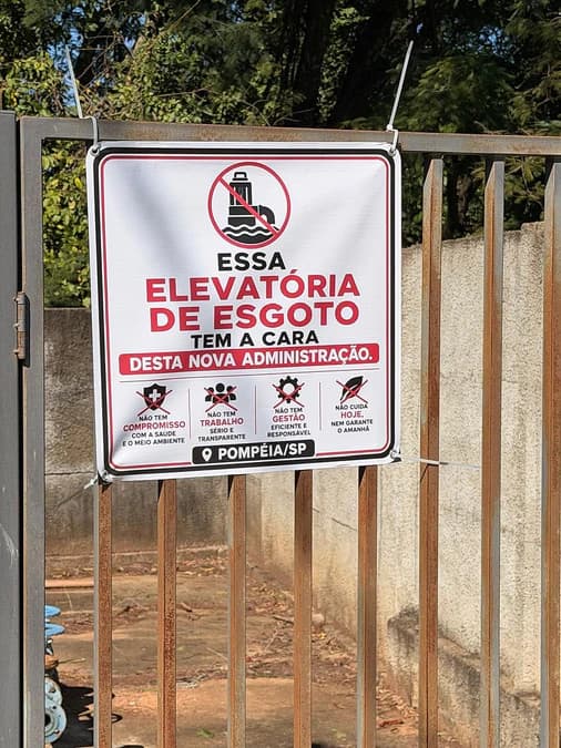 Esgoto a céu aberto: descaso da Prefeitura leva morador a protesto simbólico