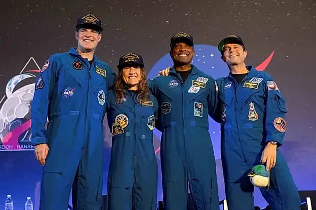 Astronauta da NASA revela os efeitos da viagem espacial no corpo humano
