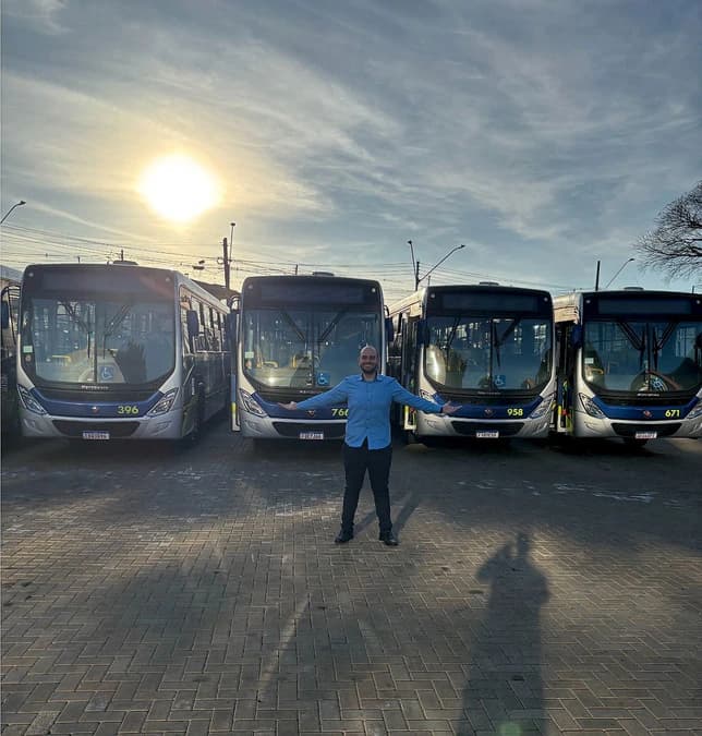 Diogo Ceschim recorre à mesma empresa de ônibus que criticou, gastando R$ 260 mil mensais