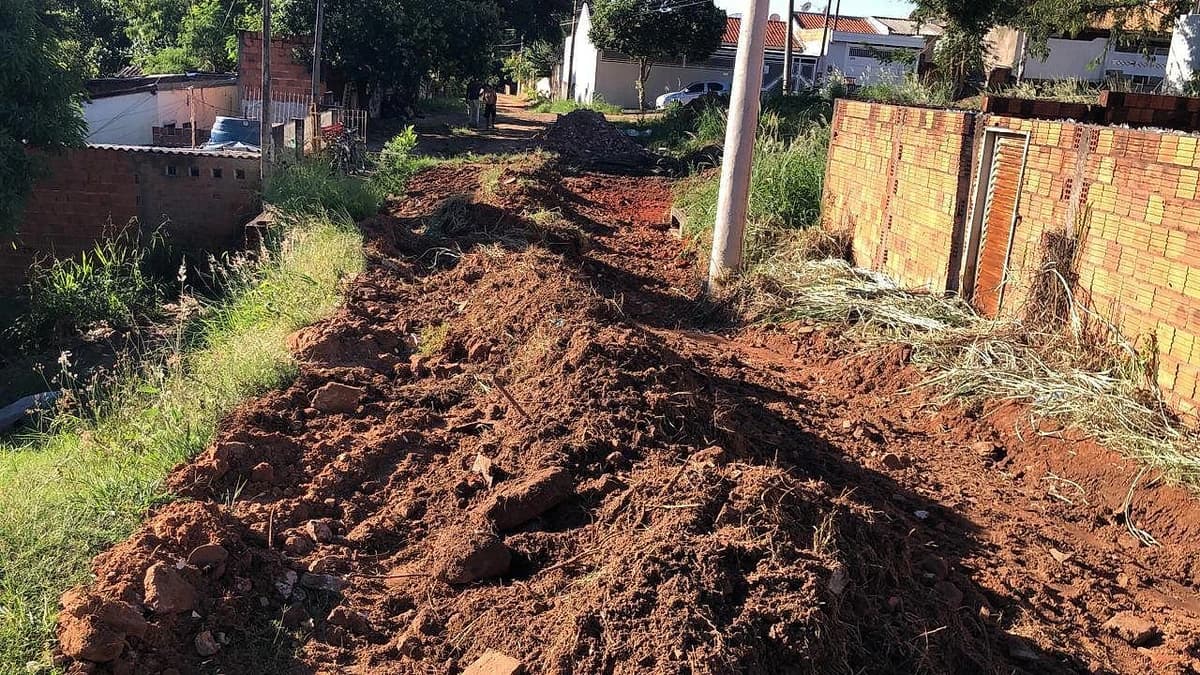 Prefeitura de Marília inicia obras de contenção e nivelamento na Rua Bugrinhos, no Bairro Bandeirantes