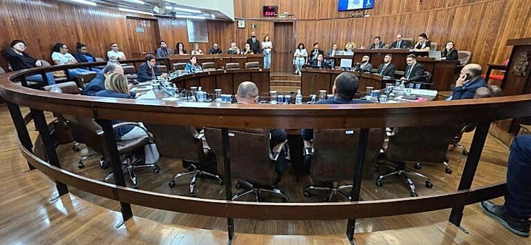 Câmara de Marília analisa projetos sobre despesas administrativas e direitos das pessoas com epilepsia