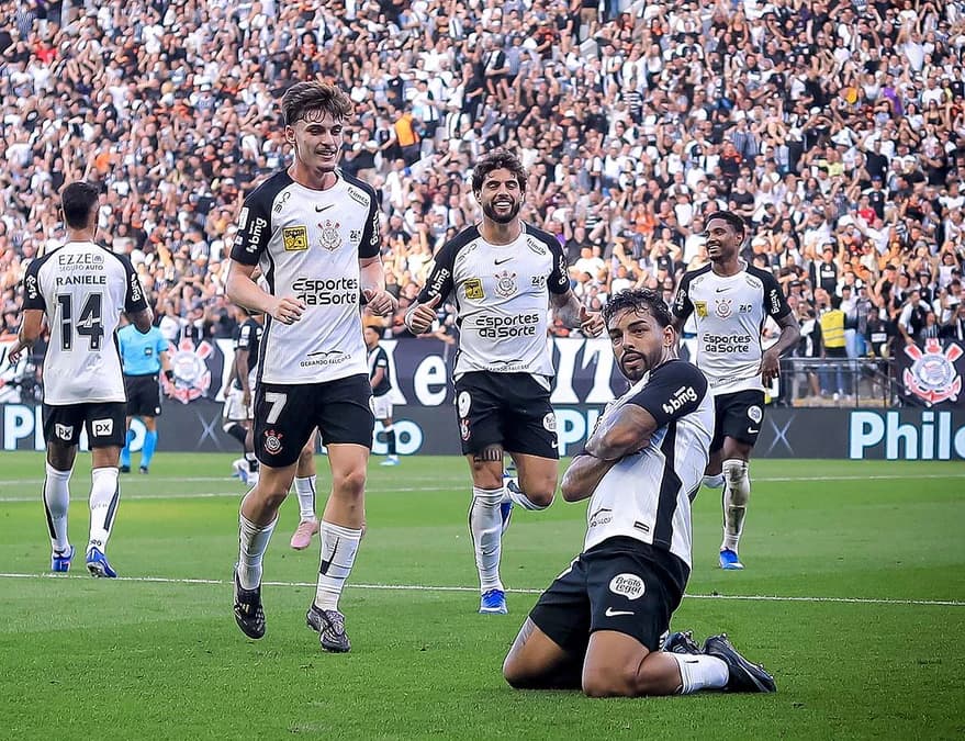 Corinthians vence Vasco por 1 a 0 e sai da zona de rebaixamento na 13ª rodada
