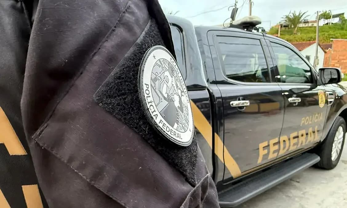 Polícia apreende mais de 2,5 toneladas de maconha escondidas em caminhão de alho na BR-277