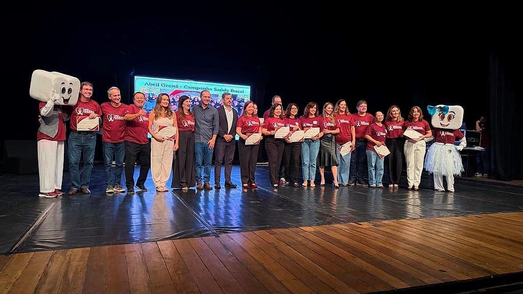 Marília celebra campanha Abril Grená com homenagens a dentistas e recebe Selo Abraçar