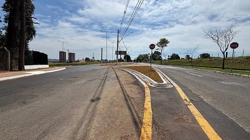 Obras finalizam rotatória e melhorias de trânsito na Rua Manoel Freire, Marília