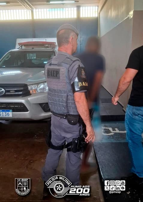 Polícia de Marília prende suspeito de tráfico em operação com cães