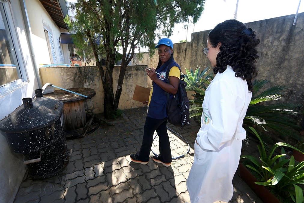 Estudantes de Veterinária da Unimar atuam no controle da dengue em bairros de Marília
