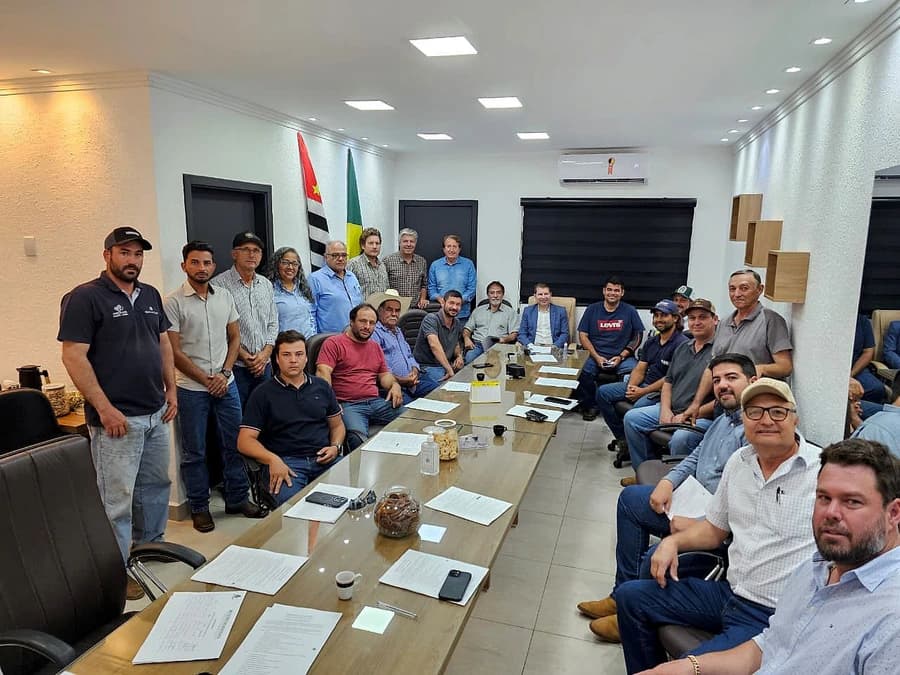 Prefeito Fernando Itapuã lidera reunião para transformar amendoim em commodity nacional