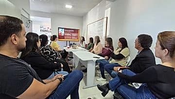 Secretaria de Pompeia avalia resultados da campanha Maio Laranja contra abuso infantil